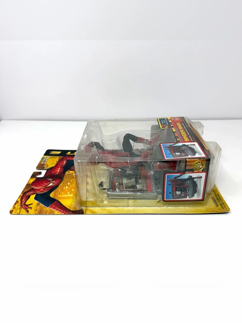 ToyBiz Spider-Man 2: Super Poseable Spider-Man With Wall Mountable Display Base